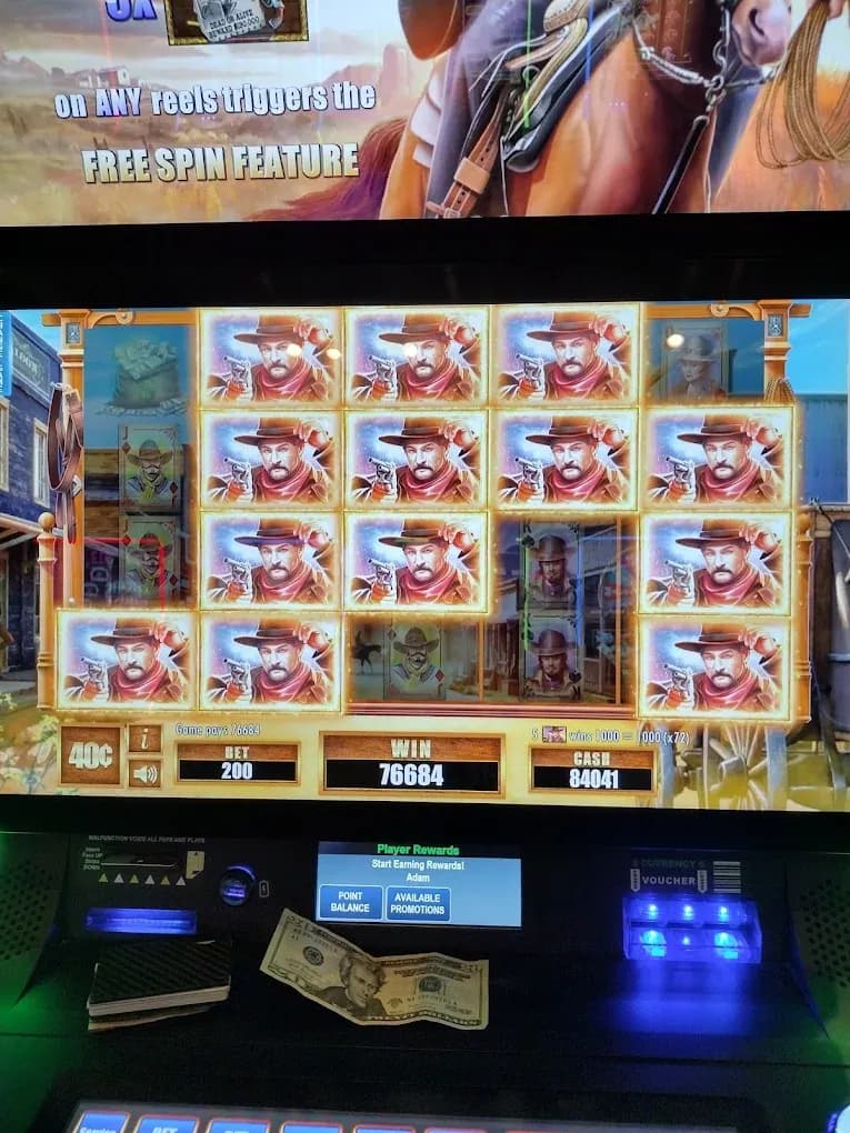 Wyoming Downs - Cheyenne Plaza