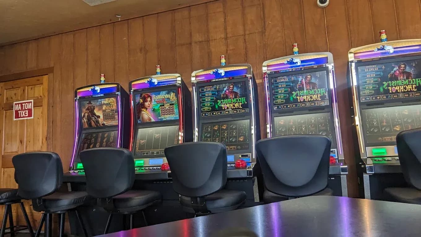 Wyoming Downs - Mills - Beacon Club