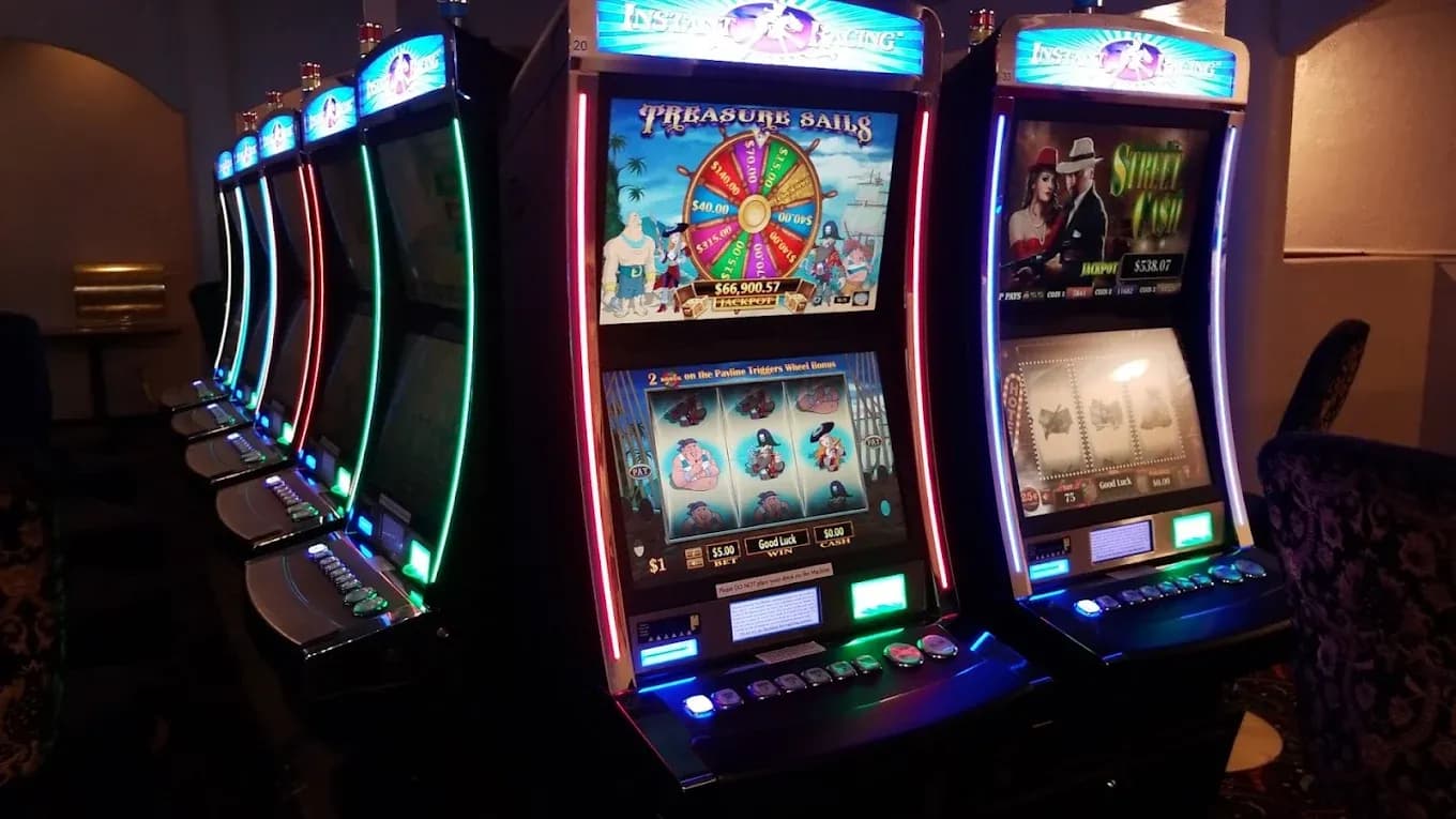 Wyoming Downs - Cheyenne Plaza